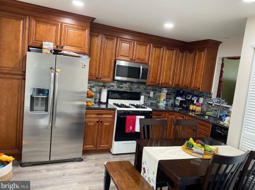 7 Grant Ln, Berlin Boro, NJ 08009-9451