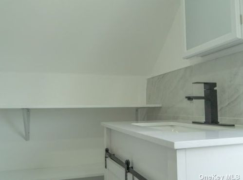 209 Costar St, Westbury NY  11590-3605 exterior