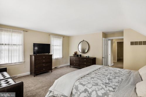 801 Thomas Ave, Riverton NJ  08077-1030 exterior