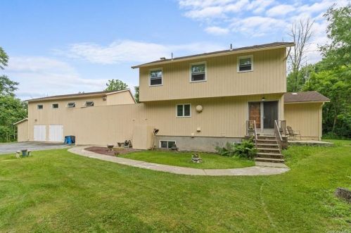 9 Ackerman Rd, Warwick, NY 10990-3002
