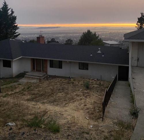 6535 Castle Dr, Oakland, CA 94611-2538