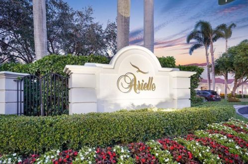 2110 Arielle Dr, Naples FL  34109-0329 exterior