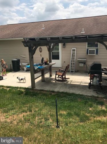 2 Courtney Dr, Lees Cross Roads, PA 17257-8216