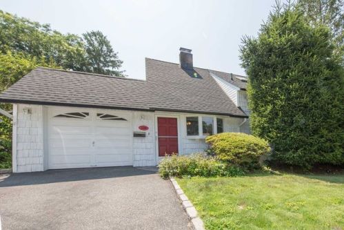 106 Friends Ln, Westbury, NY 11590-6506