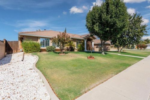 5701 Vista Finestra Dr, Bakersfield, CA 93306-9637