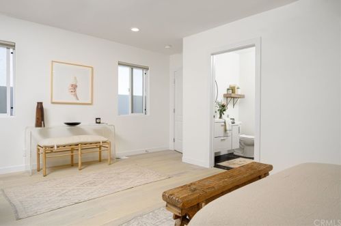 513 Dianthus St, Manhattan Beach CA  90266-6720 exterior