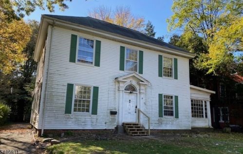 254 3rd Ave, Roselle, NJ 07203-1132
