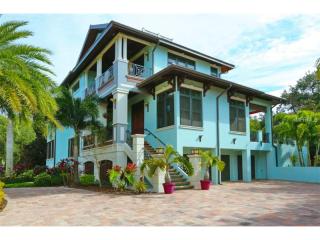 1044 Tocobaga Ln, Sarasota, FL 34236-2404