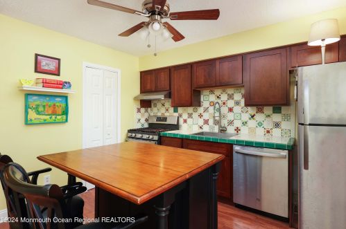 1078 Lizzies Ct, Bricktown NJ  08724-7172 exterior