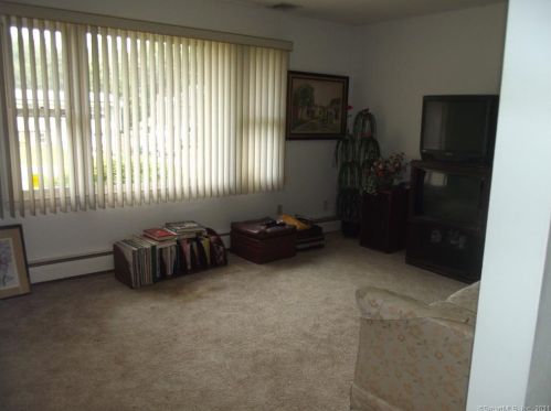 11 Harbor View Ave, Waterford CT  06385-1312 exterior