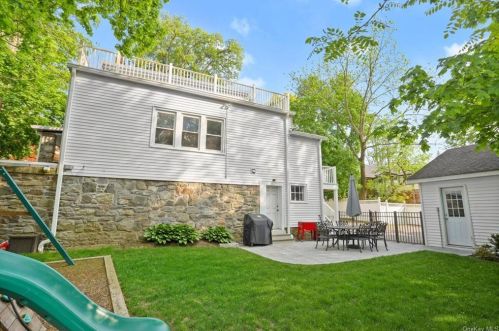 579 Bedford Rd, Pleasantville NY  10570-3348 exterior