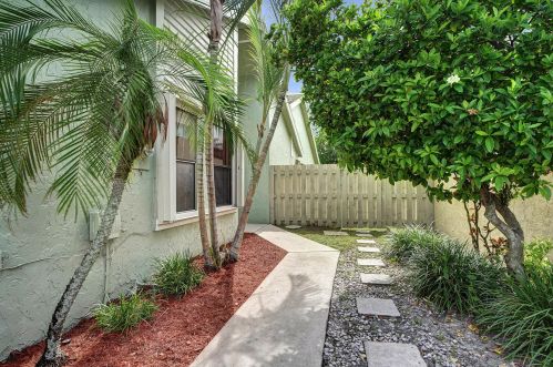 1065 18th Ave, Delray Beach, FL 33445-2505