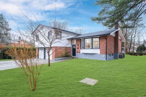 6 Marshall Ln, Westbury, NY 11590-2814