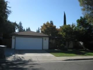 1074 Carey Ave, Clovis CA  93611-2014 exterior