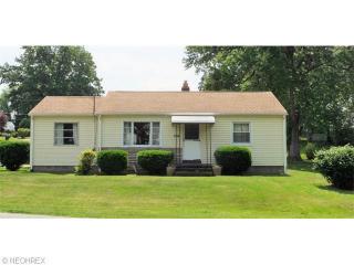 2754 Springfield Lake Dr, Akron, OH 44312-3968