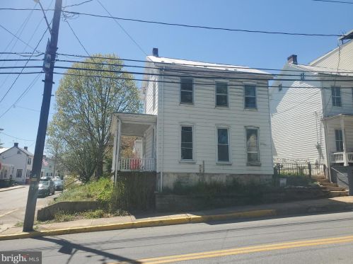 1 Chestnut St, North Newton, PA 17241-1303