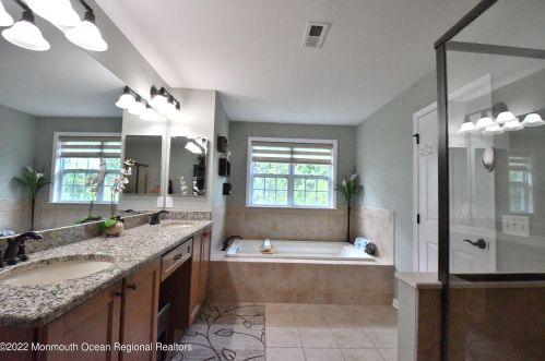 7 Lily Ln, Piscataway NJ  08854-6670 exterior