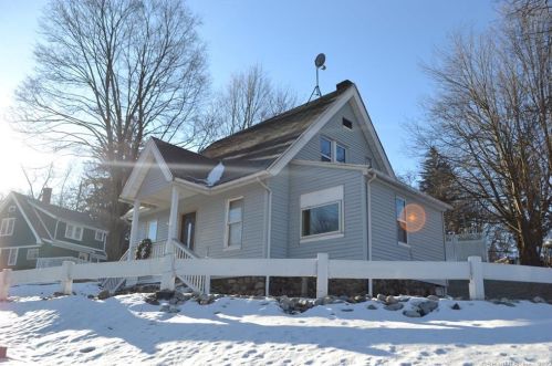 521 Chase Ave, Waterbury, CT 06704-1905