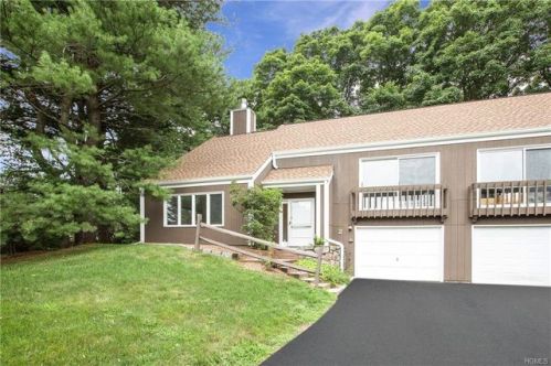 2 Hillside Pl, Chappaqua, NY 10514-3701