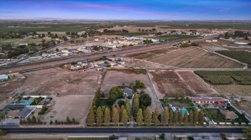 1812 Golf Rd, Turlock CA  95380-9746 exterior