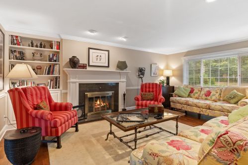 1434 De La Warr Cir, Thiensville, WI 53092-5040