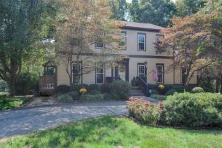 1814 Stonebrook Dr, Knoxville, TN 37923-1330