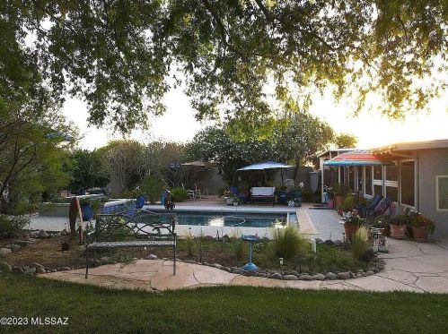 926 Prince Rd, Tucson AZ 85705-3023 exterior