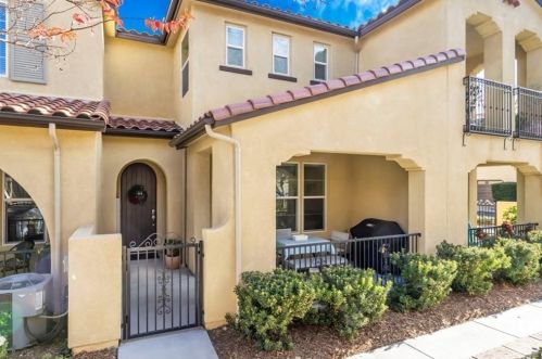 28768 Calle De La Paz Dr, Santa Clarita, CA 91354-3008