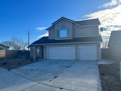 2212 Mesa Verde Ln, Newman, CA 95360-9667