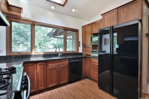 68 Spice Bush Ln, Tuxedo Park NY  10987-3518 exterior