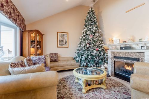 47 Myson St, West Islip NY  11795-2703 exterior