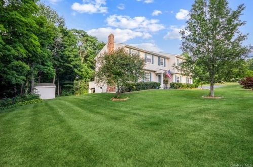 284 Forest Valley Rd, Pleasant Valley, NY 12569-7612