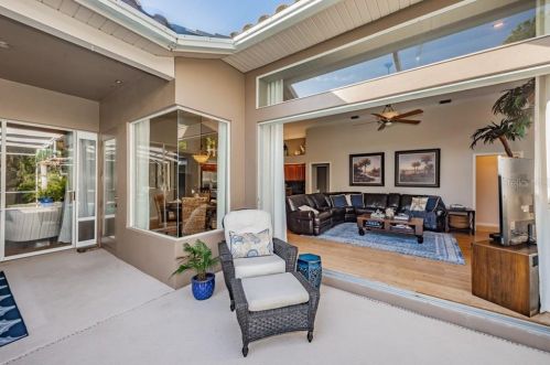 4811 Cross Pointe Dr, Oldsmar FL 34677-5202 exterior