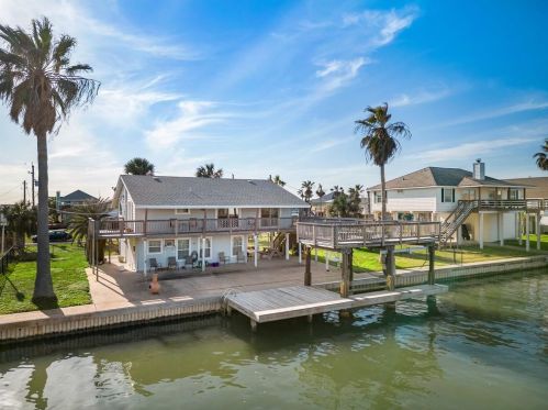3814 Tradewinds Dr, Galveston, TX