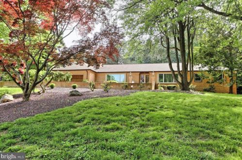 838 Kiehl Dr, Lemoyne PA  17043-1205 exterior