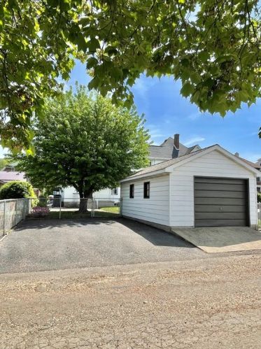 1114 Vine St, South Connellsville PA  15425-4733 exterior