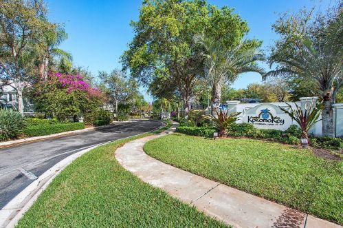 826 Kokomo Key Ln, Delray Beach FL  33483-6027 exterior