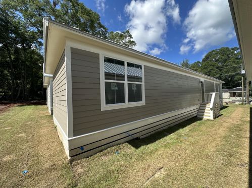 152 7th St, Defuniak Springs FL  32433-7457 exterior