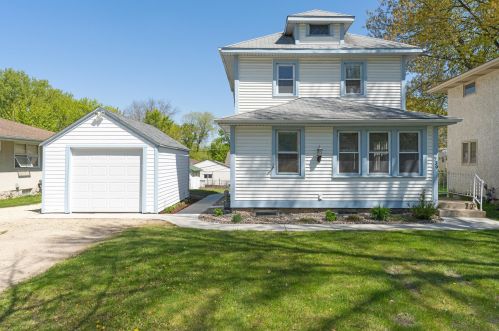 739 Iowa Ave, Saint Paul, MN 55106-1015
