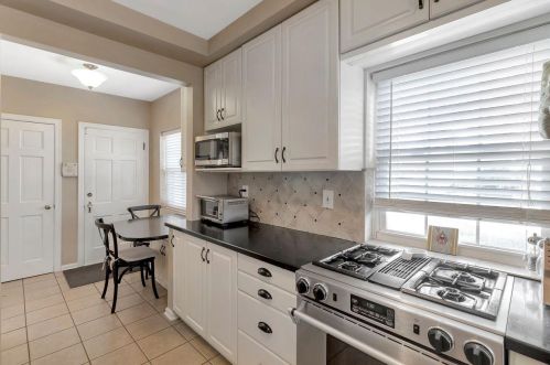 3935 Eileen Dr, Cincinnati OH 45209-2016 exterior