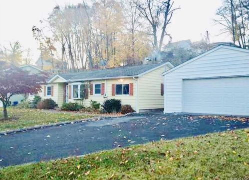 67 Phillips St, Middletown, NY 10940-4224