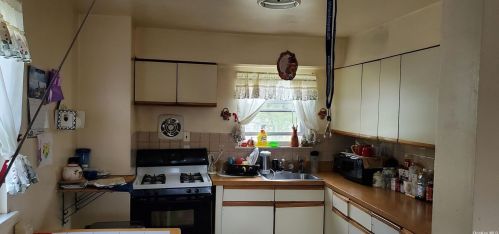 106 Fig St, Central Islip NY  11722-4202 exterior