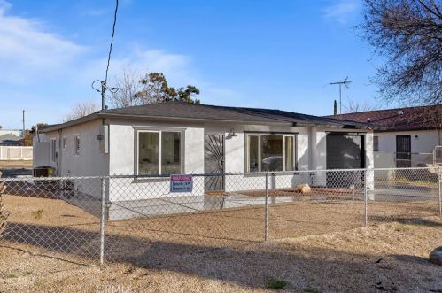 734 Massachusetts Ave, Beaumont CA  92223-2535 exterior