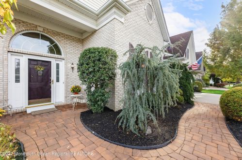 1 Lamson Ct, East Freehold, NJ 07728-9257