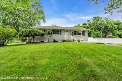 10 Trinity Pl, Jackson Twp NJ  08527-1822 exterior