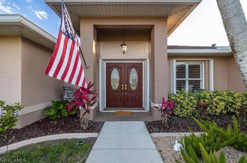 126 30th Ter, Cape Coral, FL 33904-3432