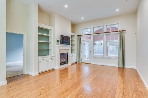 70 Greyhawk Dr, Mashpee MA 02649-4420 exterior