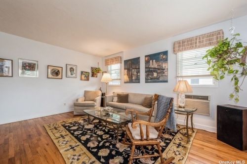 29 Croydon Dr, North Bellmore NY  11710-3054 exterior