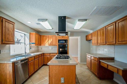 143 Lake Point Dr, League City, TX 77573-6990