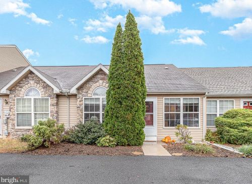 30 Johns Dr, West Enola PA  17025-2696 exterior